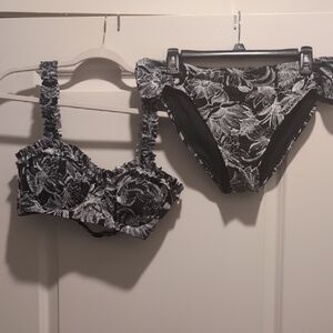 Time and Tru Black and White Swimsuit 2pc